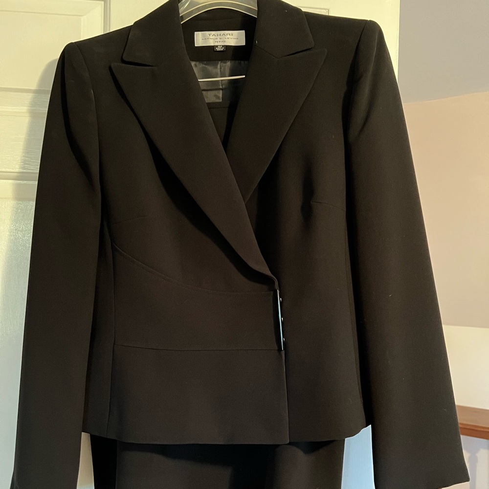 Tahari Women’s Suit 10P